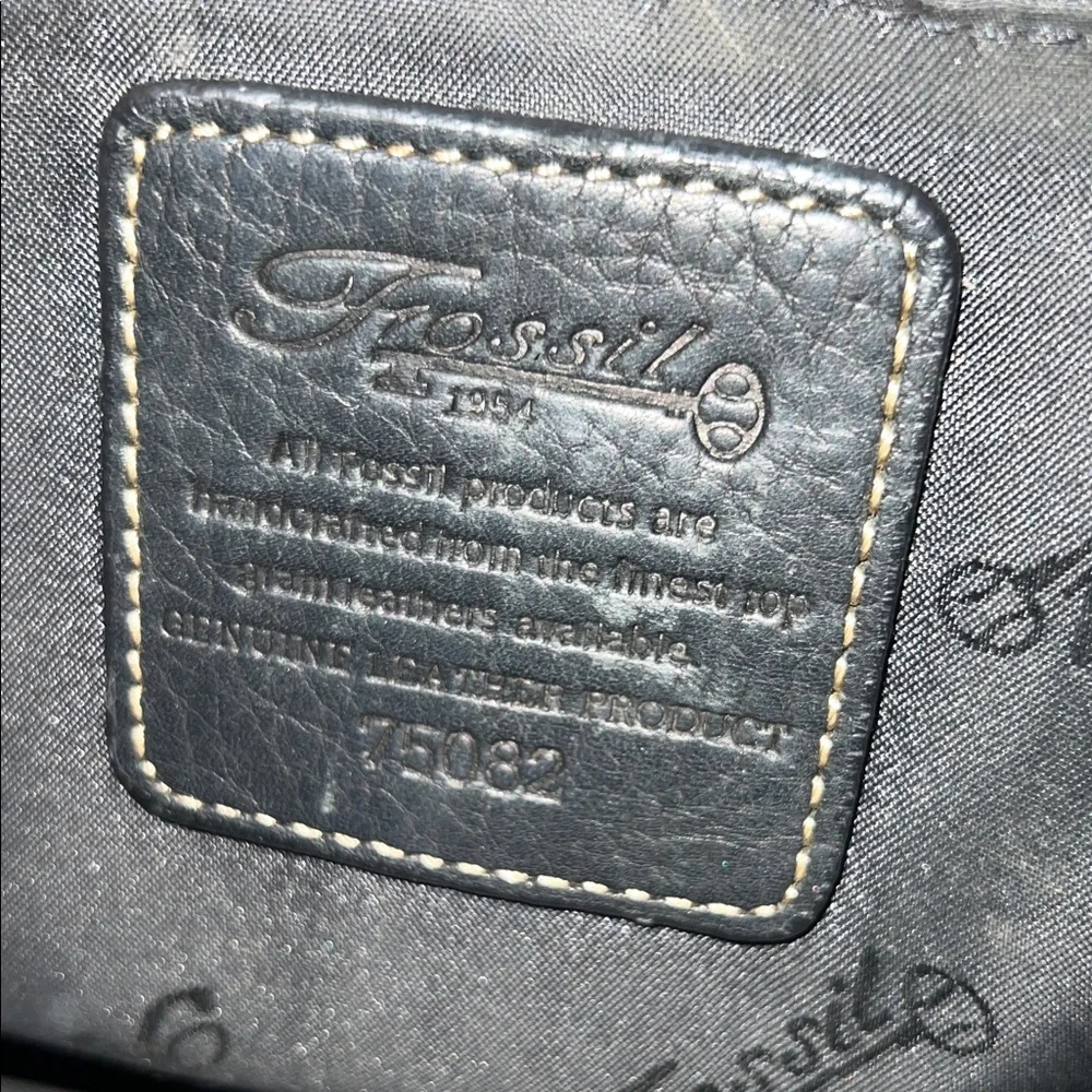 Fossil shoulder Bag with Contrast Stitching